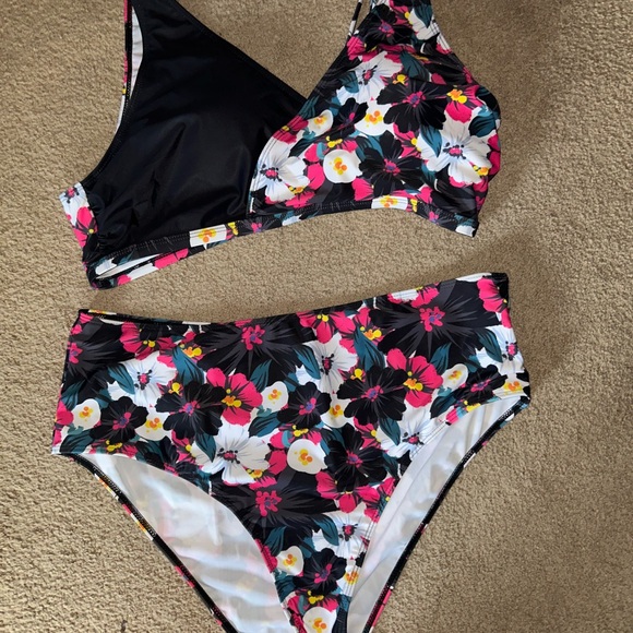 Bathing Suit - Picture 3 of 6